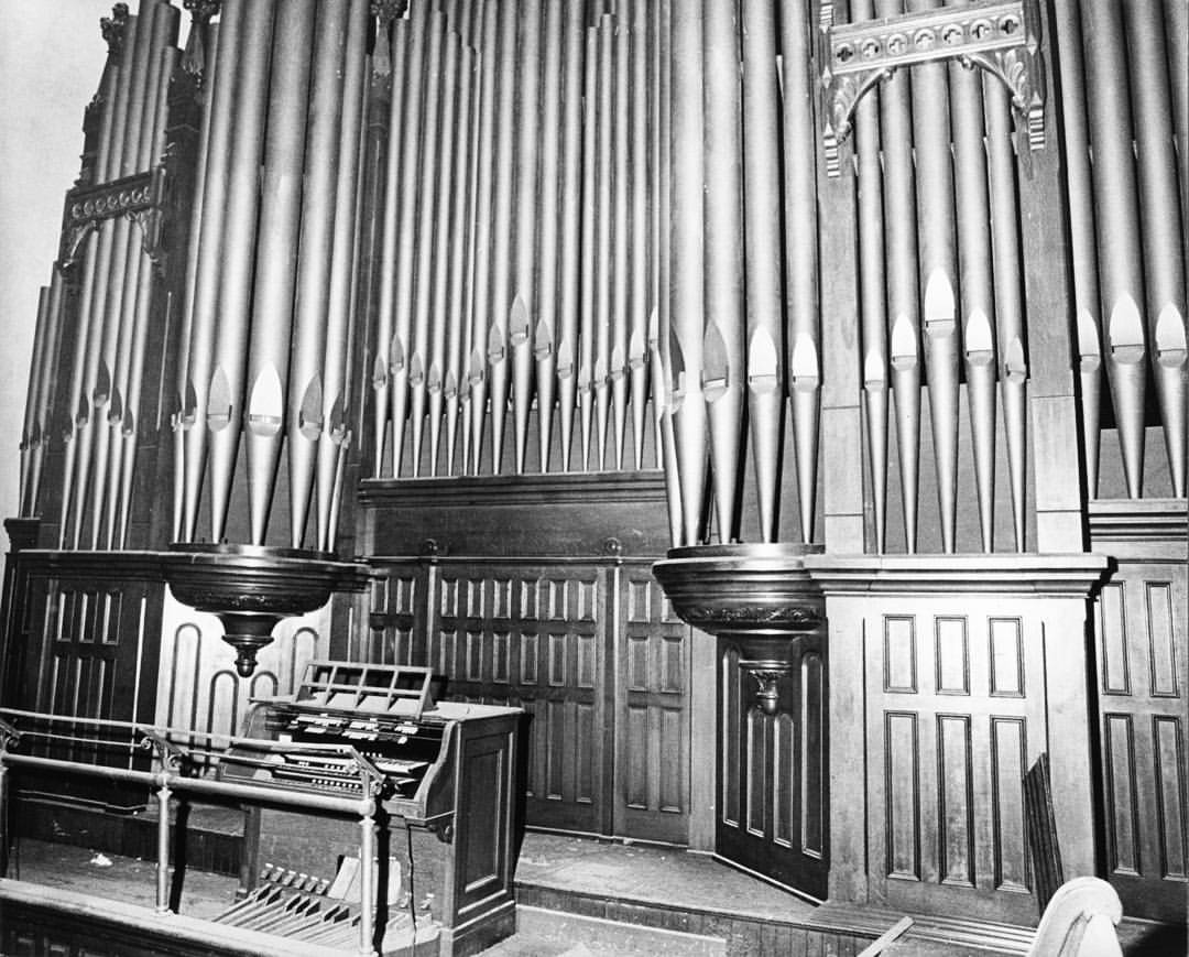 Organ Clayborn Temple